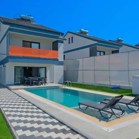 With Jacuzzi For Honeymoon And Vacation Block E Villa